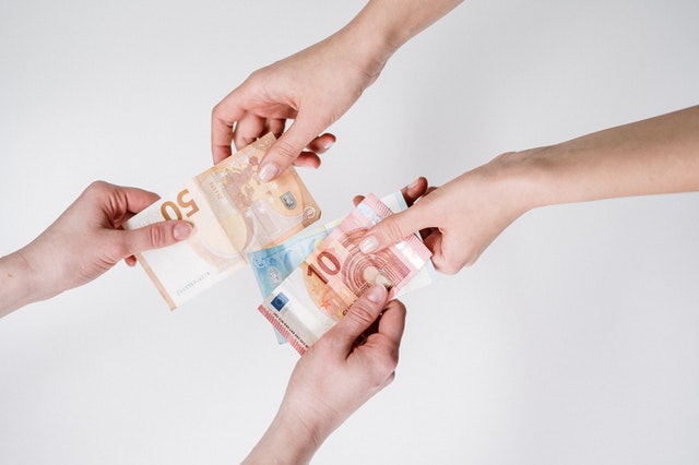 Aumenti stipendio docenti: bonus di 200 euro. Chi ne usufruisce?