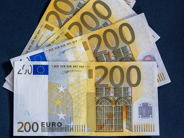 Aumento stipendi docenti: bonus di 200 euro. Come funziona?