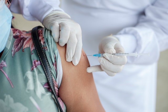 Vaccino anticovid, sanzione 100 euro: le ultime novità sul provvedimento